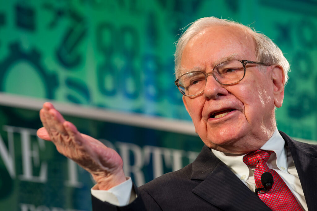 Warren Buffett anuncia despedida da Berkshire e passa bastão a Greg Abel
