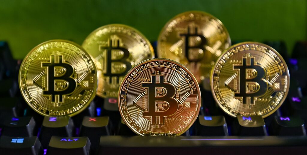 Vanguarda e inovação: JPMorgan lança criptomoeda própria em blockchain público