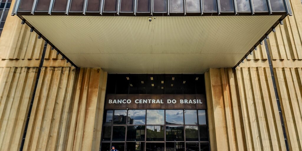 Copom deve manter juros em 15% pela 3ª vez; corte só em 2026