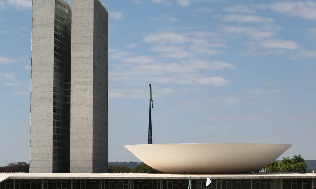 Novo PL da dosimetria redefine percentuais de progressão e pode atingir 190 mil presos, explica especialista
