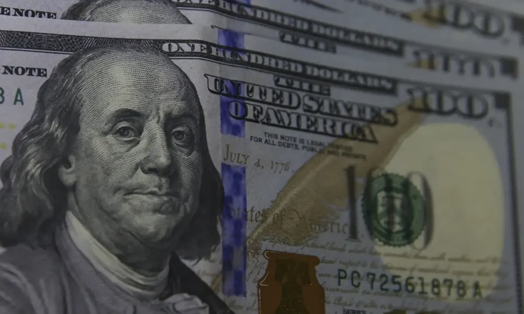 Dólar sobe para R$ 5,52 e alcança maior valor em quatro meses