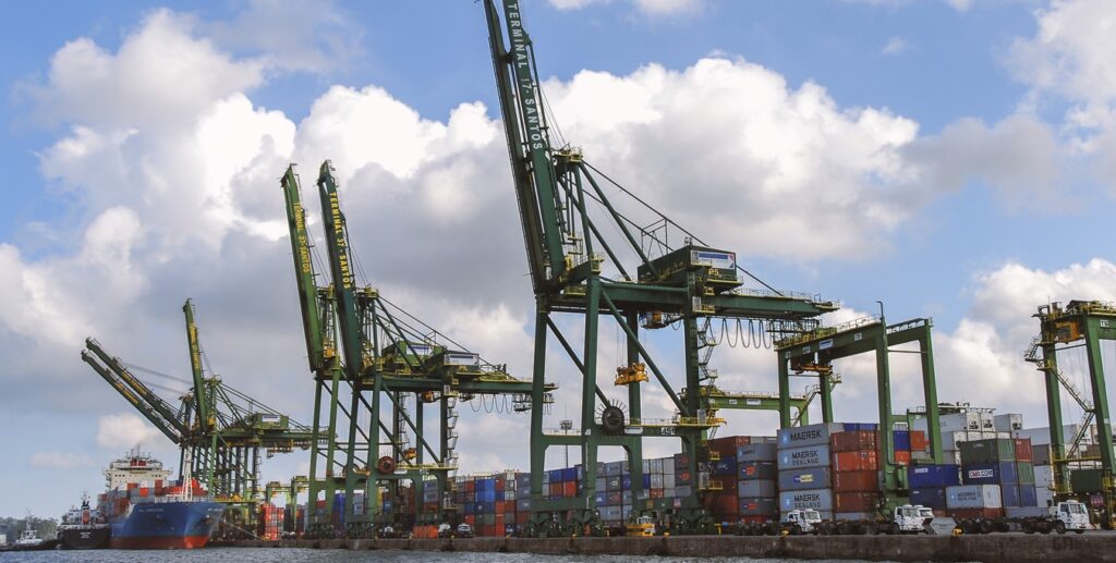 Exportações aos EUA caem 25,5% em janeiro, mas vendas à China sobem