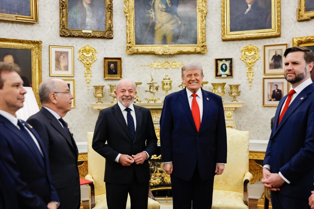 Lula negocia “trégua” nos EUA e evita novas tarifas após reunião com Trump
