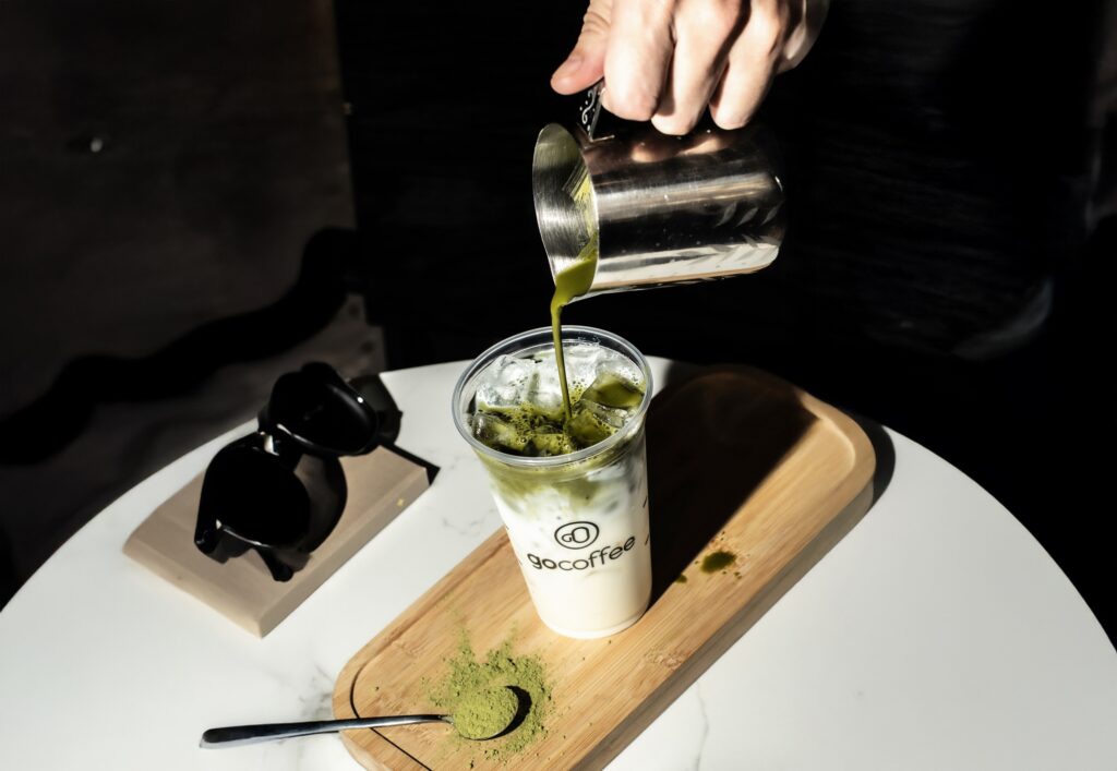Matcha deixa de ser tendência e se firma como escolha de uma nova geração