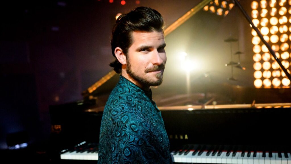 Pianista espanhol Marco Mezquida passa pelo Brasil com apresentações em quatro cidades