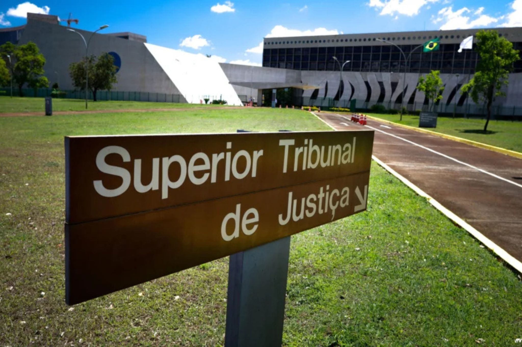 Antes de processar, consumidor pode ter que procurar a empresa? STJ discute mudança com impacto em milhões de ações