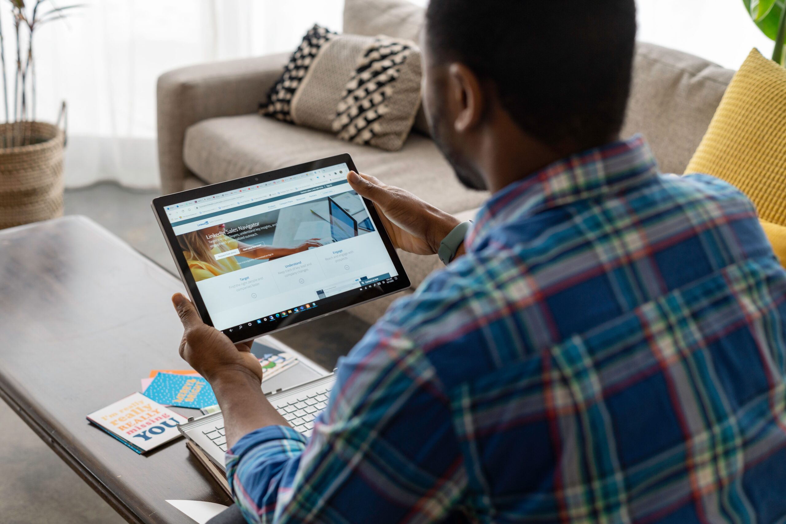 Ter um perfil no LinkedIn já não basta: o desafio é construir uma presença profissional
