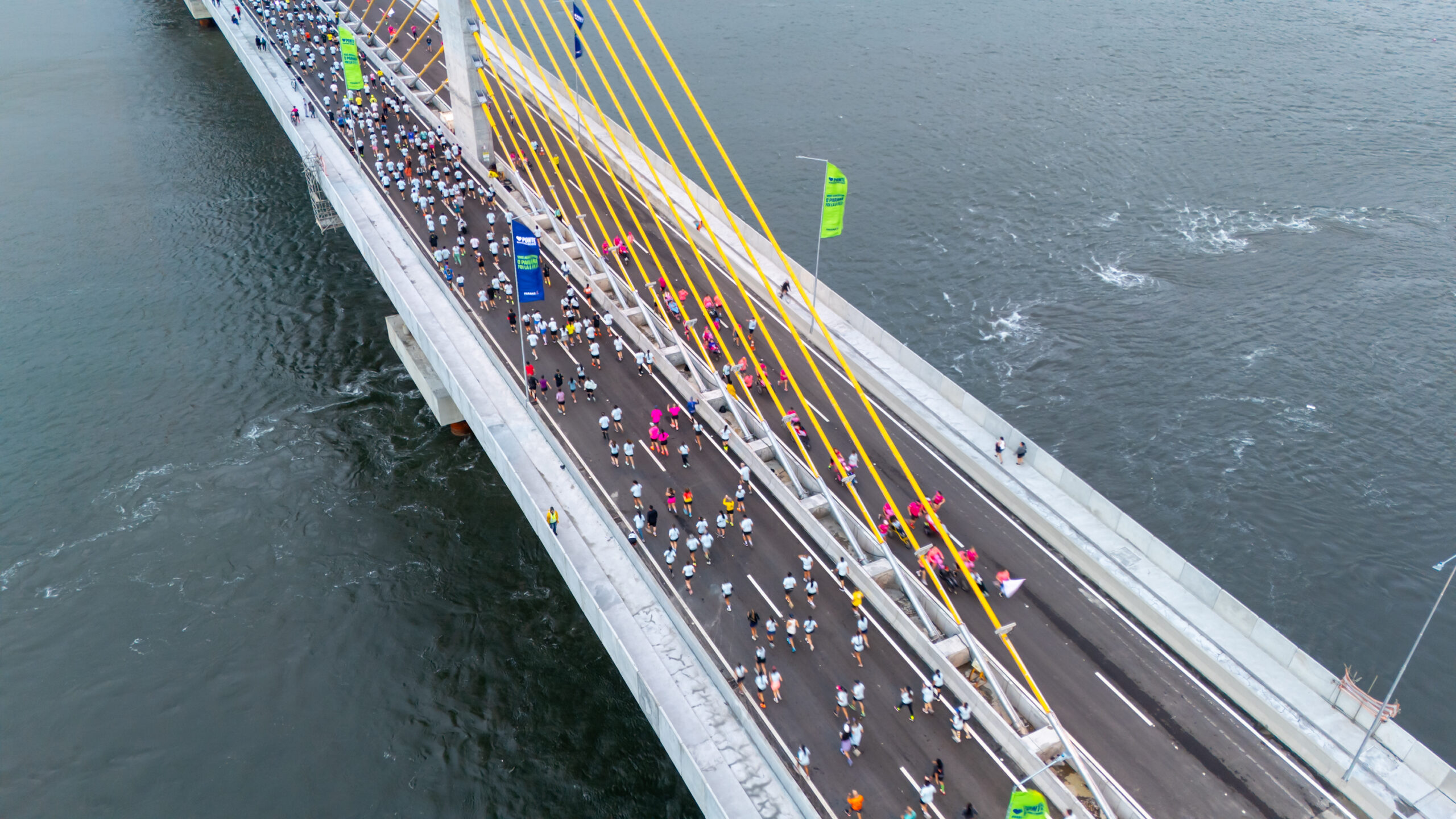 Estudo mostra que desfibrilador e atendimento rápido reduziram pela metade as mortes por parada cardíaca em maratonas